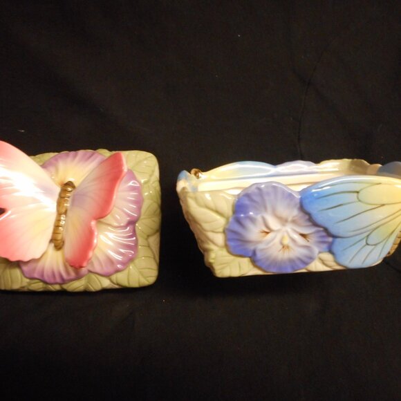 music box lid on this storage box with a butterfly handle - Picture 3 of 4